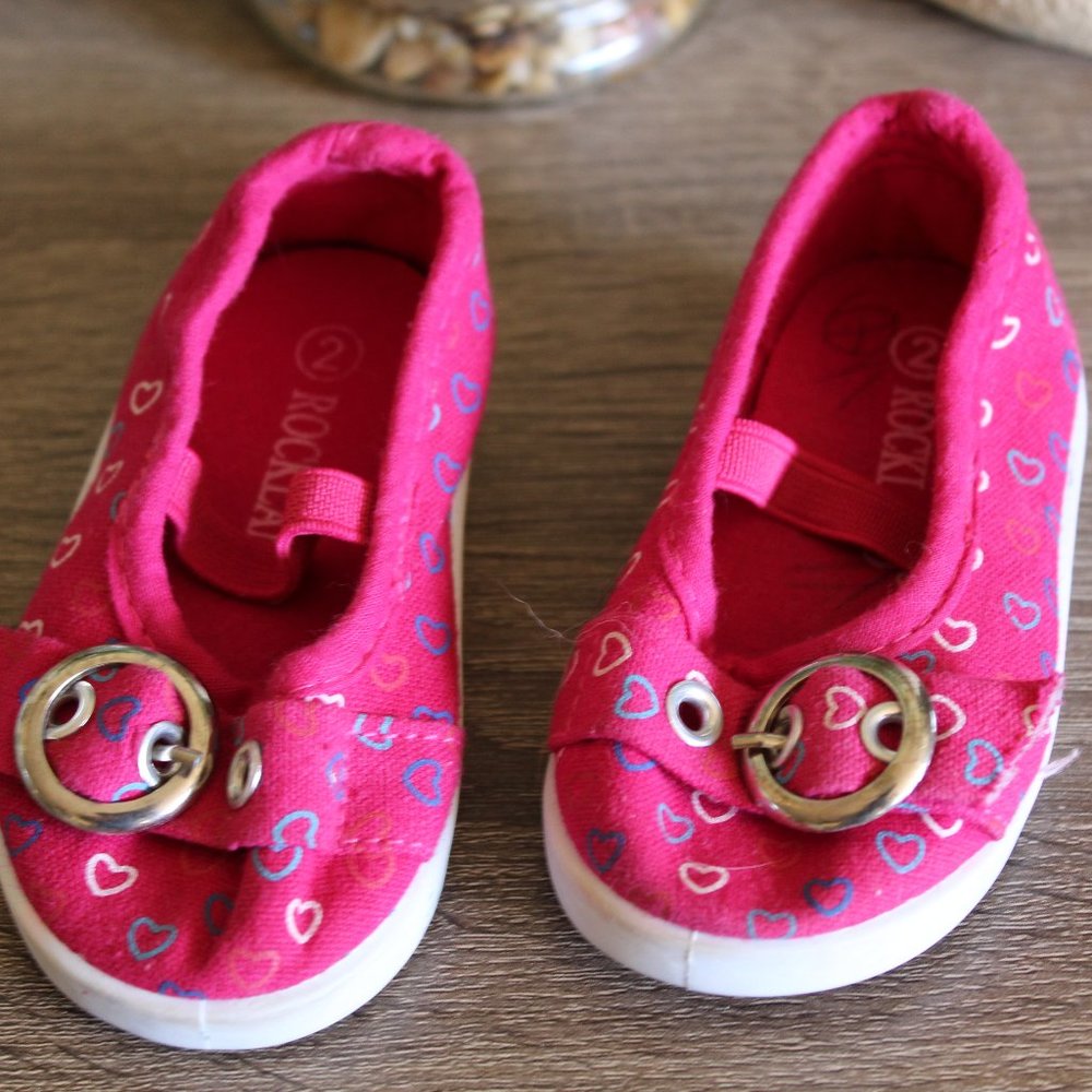 3)$15 Rockland baby pink heart shoes